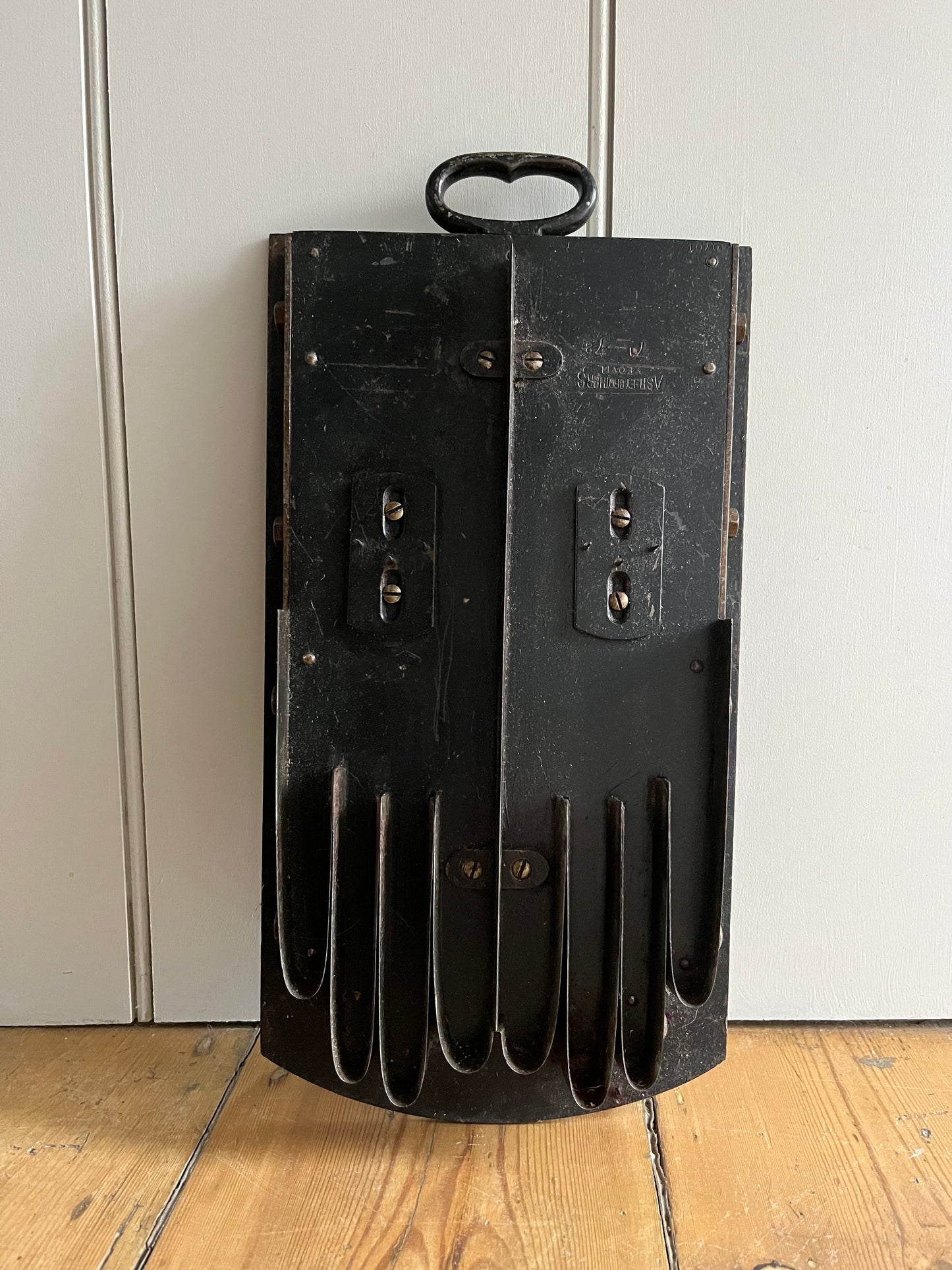 20th century glove cutter