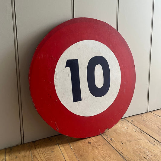 Round 10 sign